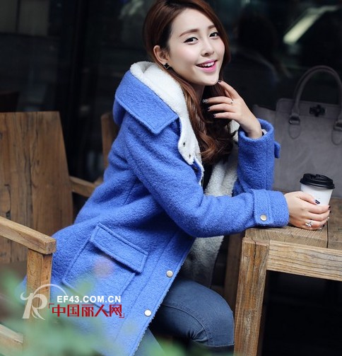 呢子大衣针织衫搭配法则  帽子保暖时尚