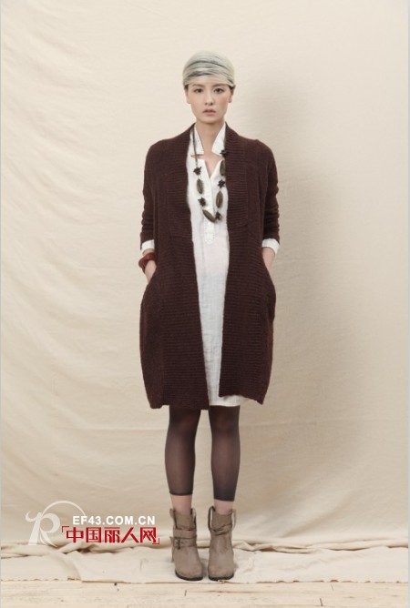 底色品牌女装为您呈现多元化美丽