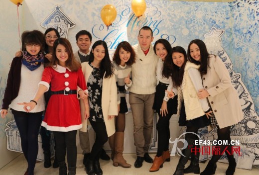 ELLASSAY 主题时尚日——白色圣诞派对