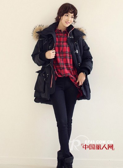 棉衣棉服怎么搭配不显臃肿 棉服配高跟短靴保暖又显高挑