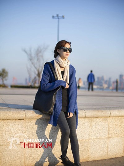 宝蓝色秋冬装搭配 宝蓝色什么款式流行