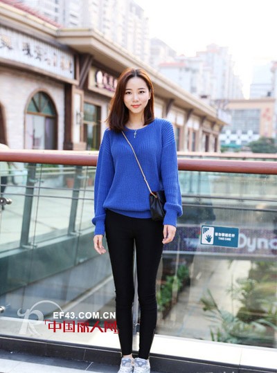 宝蓝色秋冬装搭配 宝蓝色什么款式流行