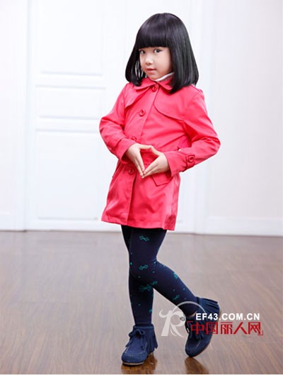 红色的衣服应该搭配什么颜色的裤子