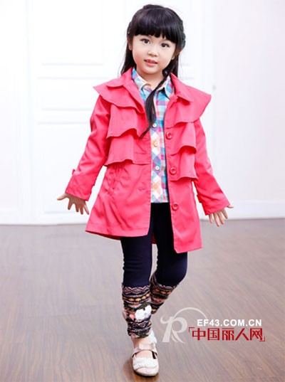 红色的衣服应该搭配什么颜色的裤子