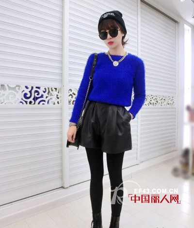 宝蓝色搭配什么颜色好看