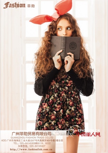 小碎花连衣裙搭配什么款式好看 马甲搭配小碎花