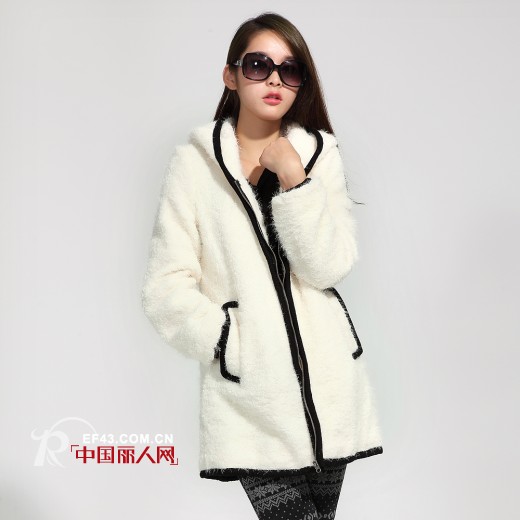 清新的浅色系棉服搭配 迎接春季的到来