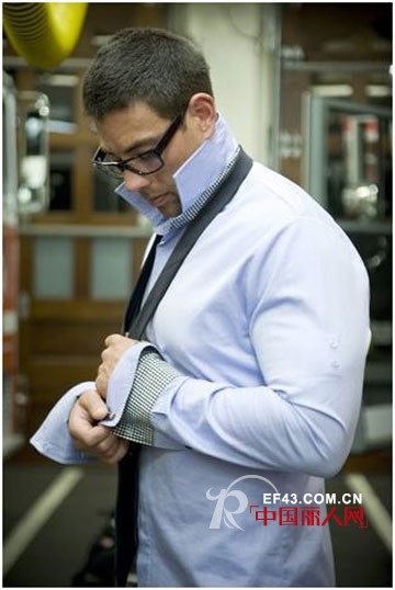 法式衬衫所特有的固形活动领插槽