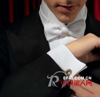 帅气新郎礼服如何搭配法式衬衫
