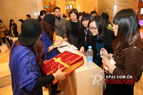 载歌载舞 “时尚深圳20年·我的态度”年度盛典奏响华美乐章