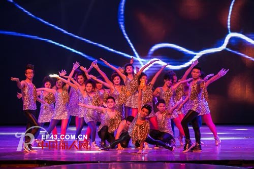 载歌载舞 “时尚深圳20年·我的态度”年度盛典奏响华美乐章