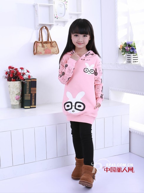 小女孩的卫衣那种好看 长款卫衣怎么搭配