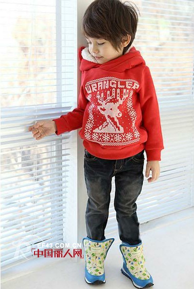 今年流行什么颜色的卫衣 红色套头卫衣款式搭配