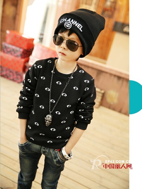 圆领卫衣T恤款式 卫衣T恤怎么搭配好看