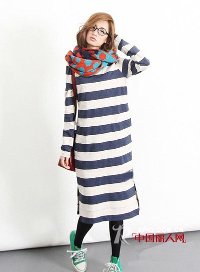 怎么装扮才能更个性呢 冬季条纹长裙款式穿出文艺范