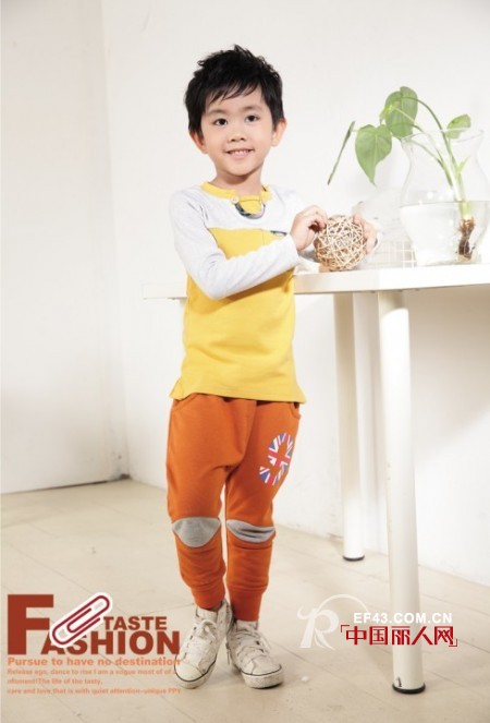 黄色服装怎么搭配 黄色上衣配怎么搭配裤子