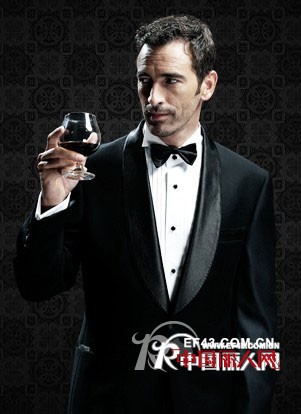 男士衬衫有哪些样式 如何根据脸型选择合适的衬衫