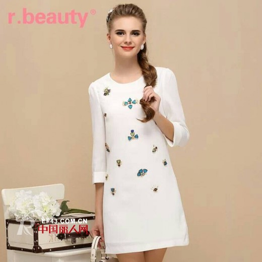 纯色系的裙装搭配法 学做优雅女人