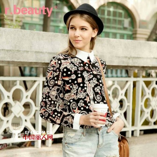 牛仔裤搭配 碎花印花各出百态