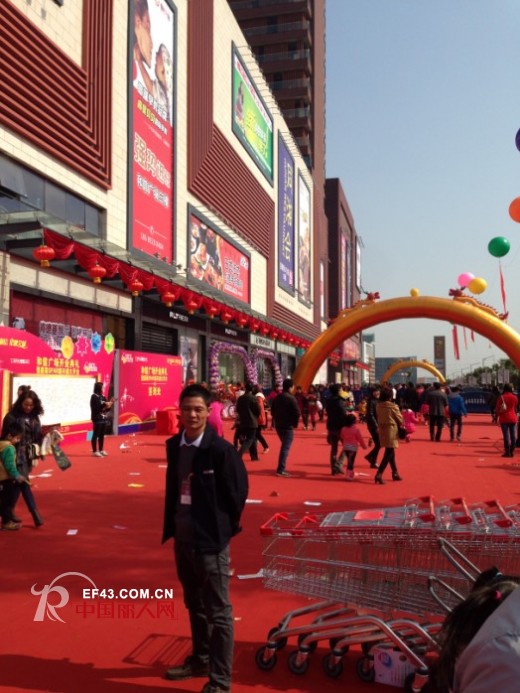 热烈祝贺红凯贝尔狮山和信广场新店盛大开业