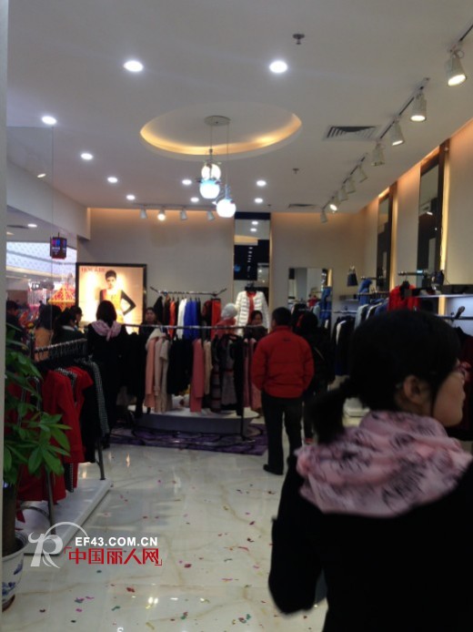 热烈祝贺红凯贝尔狮山和信广场新店盛大开业