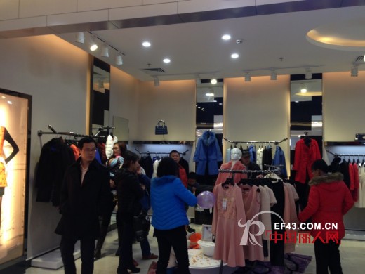 热烈祝贺红凯贝尔狮山和信广场新店盛大开业