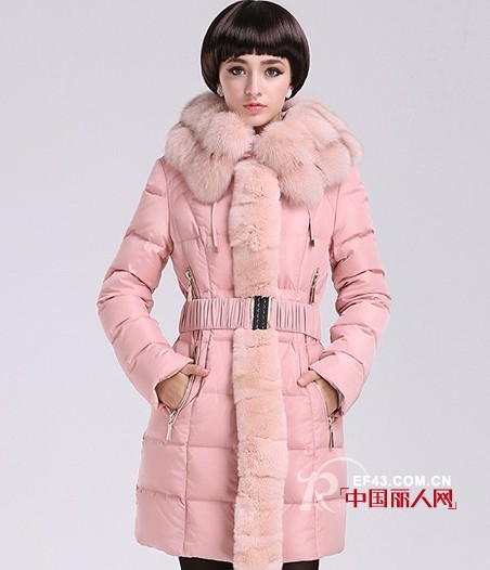 奢华羽绒服是时尚搭配  穿出名媛范儿