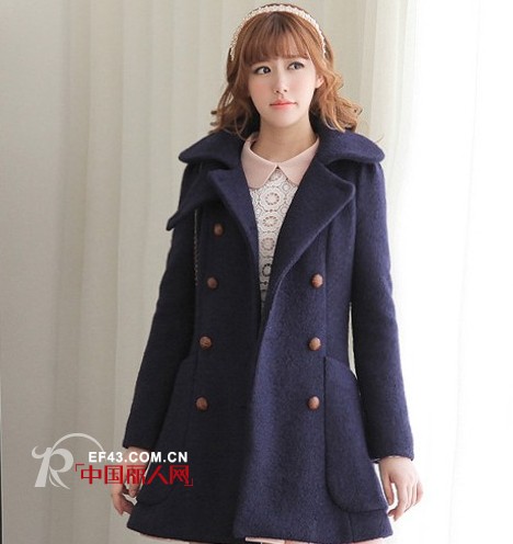 圆领套头羊毛衫 中长款呢子大衣搭配