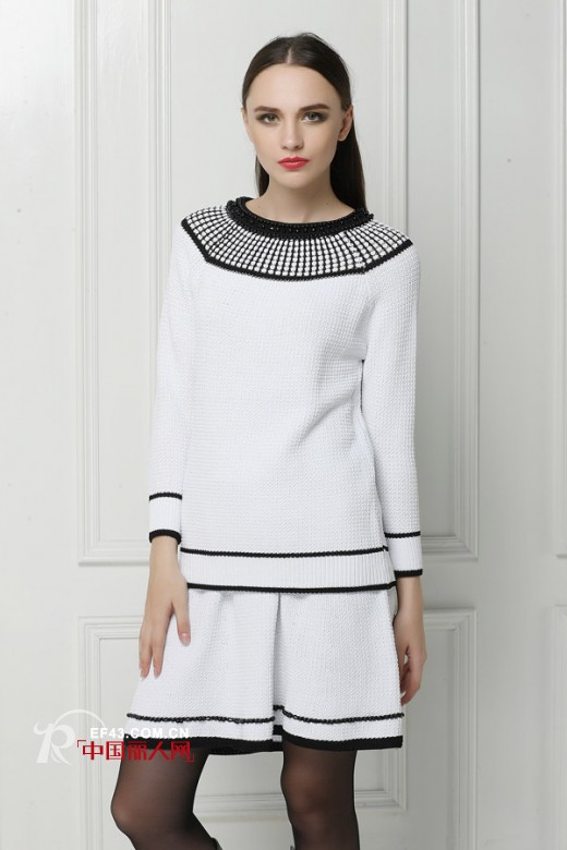 白色连衣裙款式怎么搭配 连衣裙什么款式流行