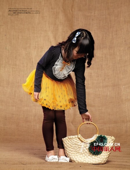 过年服装该怎么给孩子搭配 打底衫配什么衣服好看