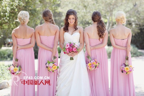 伴娘穿什么礼服好  伴娘礼服颜色