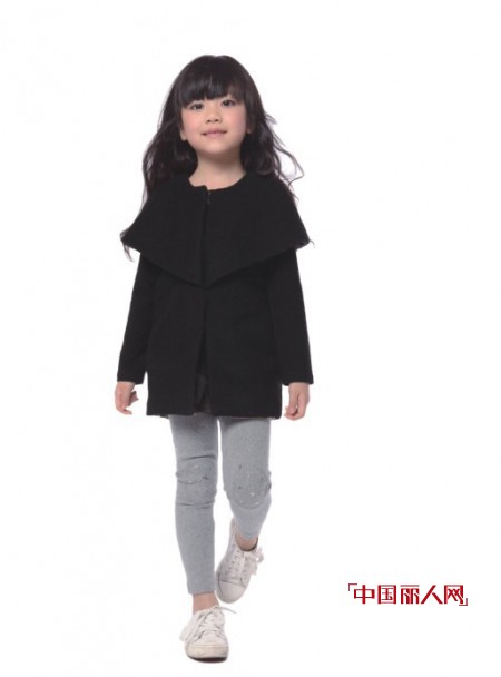 黑色服装搭配什么颜色好看 黑色上衣下身怎么搭配