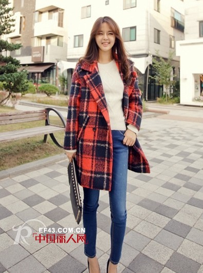 大骨架女生冬天穿衣搭配 翻领大衣最显瘦
