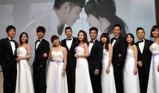 伴娘礼服和伴郎色彩搭配  伴郎服装不可忽略