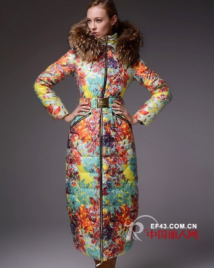 毛领花色长款羽绒服 各款羽绒服搭配