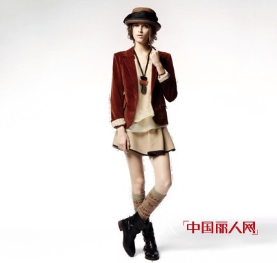 雪歌时尚女装 演绎优雅浪漫女人味