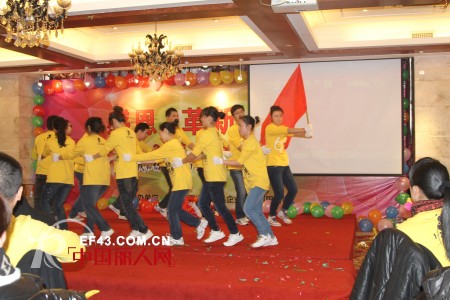 1+2=3童装迎六周年感恩盛典  祝全国各界人士新年快乐,吉星高照!