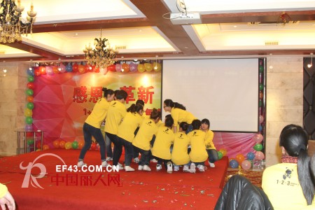 1+2=3童装迎六周年感恩盛典  祝全国各界人士新年快乐,吉星高照!