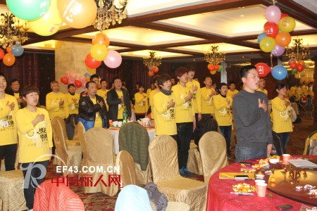 1+2=3童装迎六周年感恩盛典  祝全国各界人士新年快乐,吉星高照!