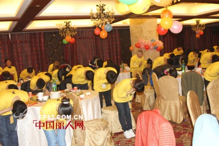 1+2=3童装迎六周年感恩盛典  祝全国各界人士新年快乐,吉星高照!