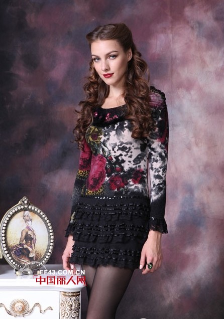 伊汶贝迩优雅印花连衣裙,时尚内搭让女人更优雅