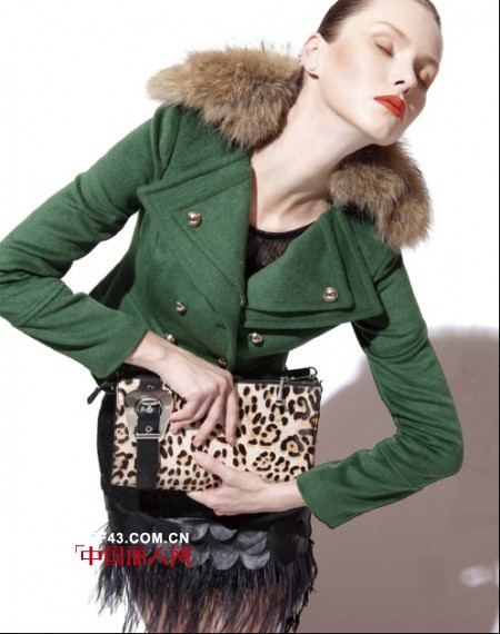 复古风逆袭,弗卡墨绿色迎接新年