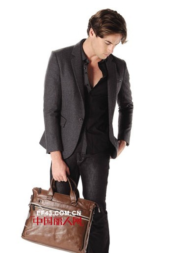 哥伦尼澳秋冬时尚深灰色外套,打造儒雅绅士风度