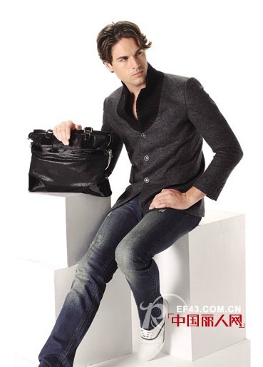 哥伦尼澳秋冬时尚深灰色外套,打造儒雅绅士风度