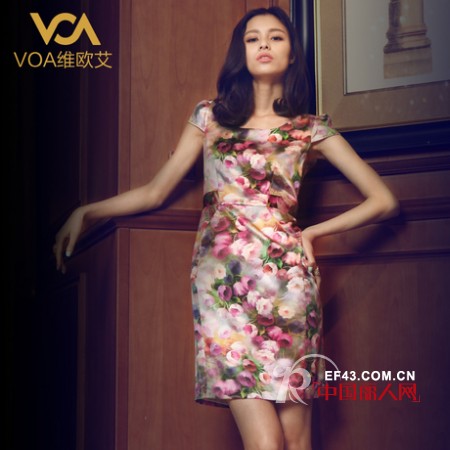 维欧艾品牌女装 典雅绸缎让你优雅变身