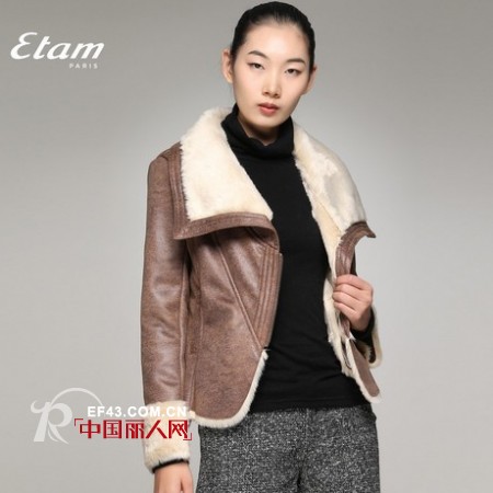 艾格爆款翻领外套 摩登气质扮出来