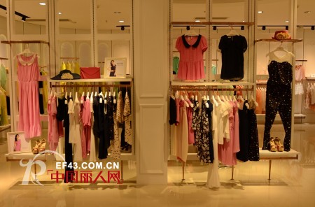 热列祝贺“丹菲诗Diface” 品牌女装成功签约四省总代理