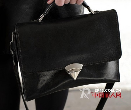 伦敦时装周 墨镜手袋点亮街头