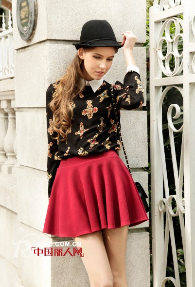 早春心机小短裙  巧搭秀美腿