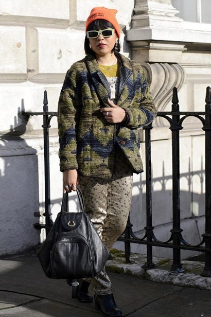 墨镜靓包秀身姿 初春秀场外潮人出街杀手锏